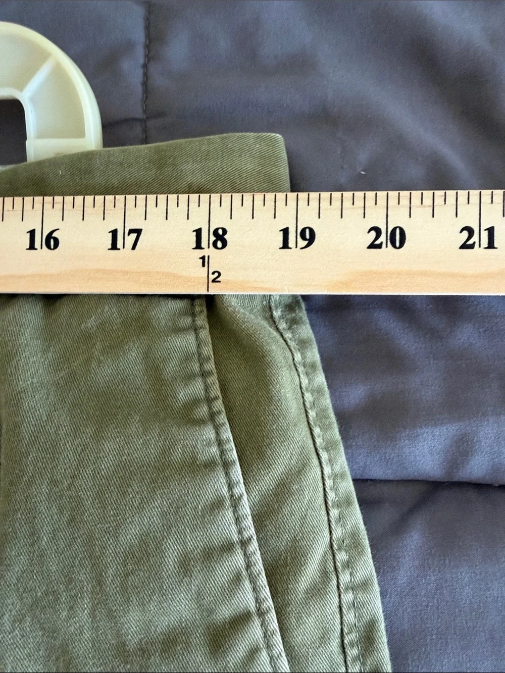 Banana Republic Aidan short men’s size 36  Olive Green Casual Chino Shorts